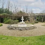Large One Bedroom Flat With Balcony Close To The City By Underthedoormat