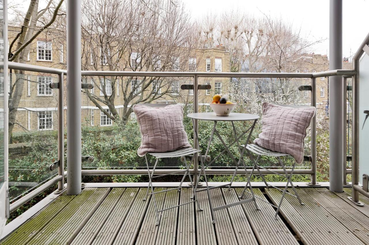 Apartamento Large One Bedroom Flat With Balcony Close To The By Underthedoormat Londres
