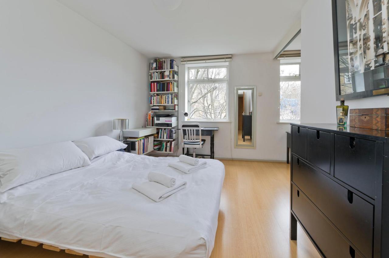 Large One Bedroom Flat With Balcony Close To The By Underthedoormat Apartamento *
