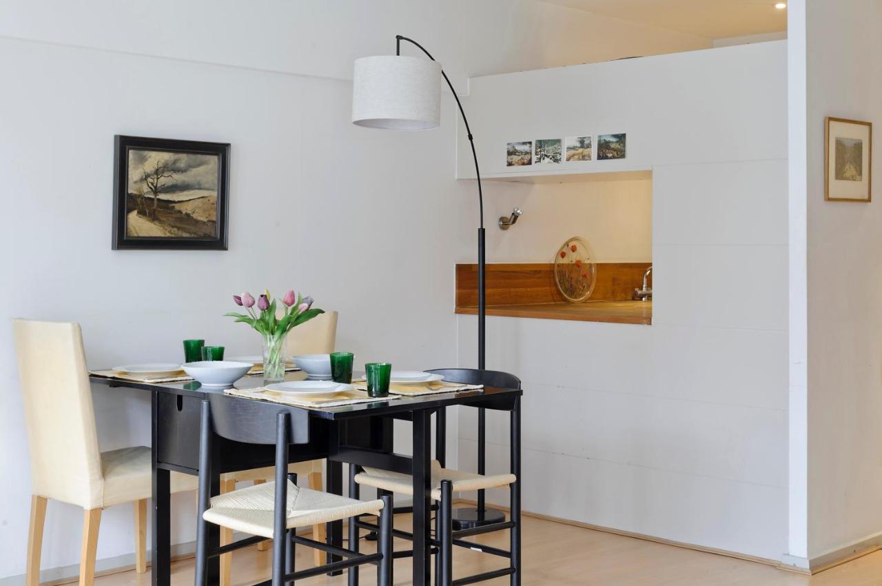 Apartamento Large One Bedroom Flat With Balcony Close To The By Underthedoormat *
