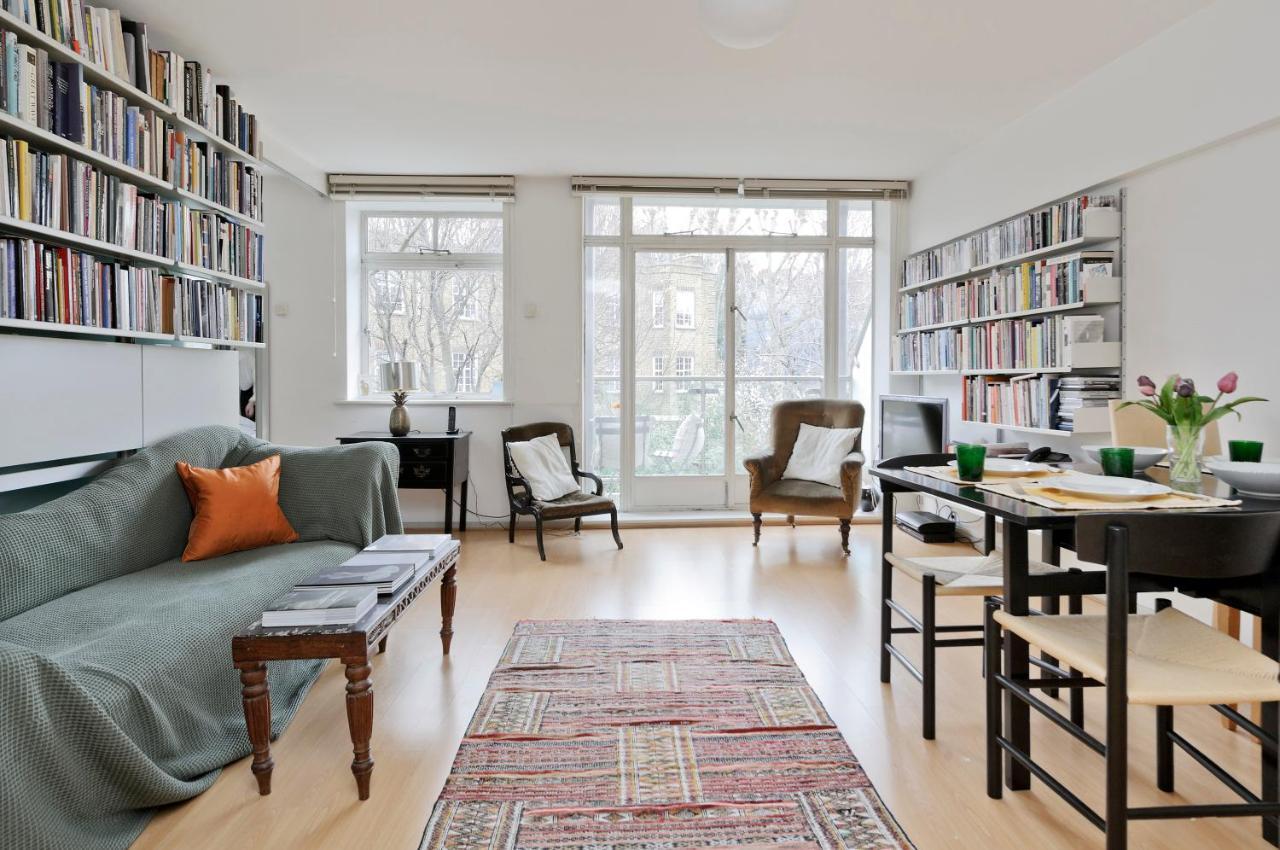 Large One Bedroom Flat With Balcony Close To The By Underthedoormat Apartamento *