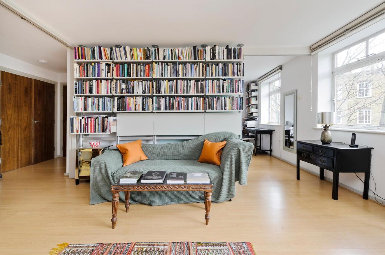 Apartamento Large One Bedroom Flat With Balcony Close To The By Underthedoormat Londres
