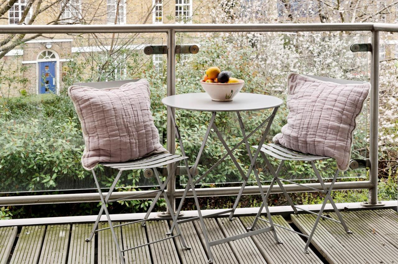 Apartamento Large One Bedroom Flat With Balcony Close To The By Underthedoormat Londres